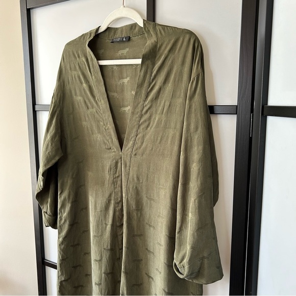 [L] Titika Active Couture Jungle Cat Print Dark Olive Relaxed Fit Midi Dress - Picture 2 of 10